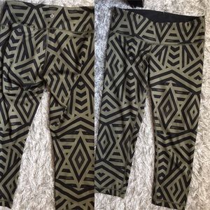 LuluLemon cropped legging, like-new, Size 8
